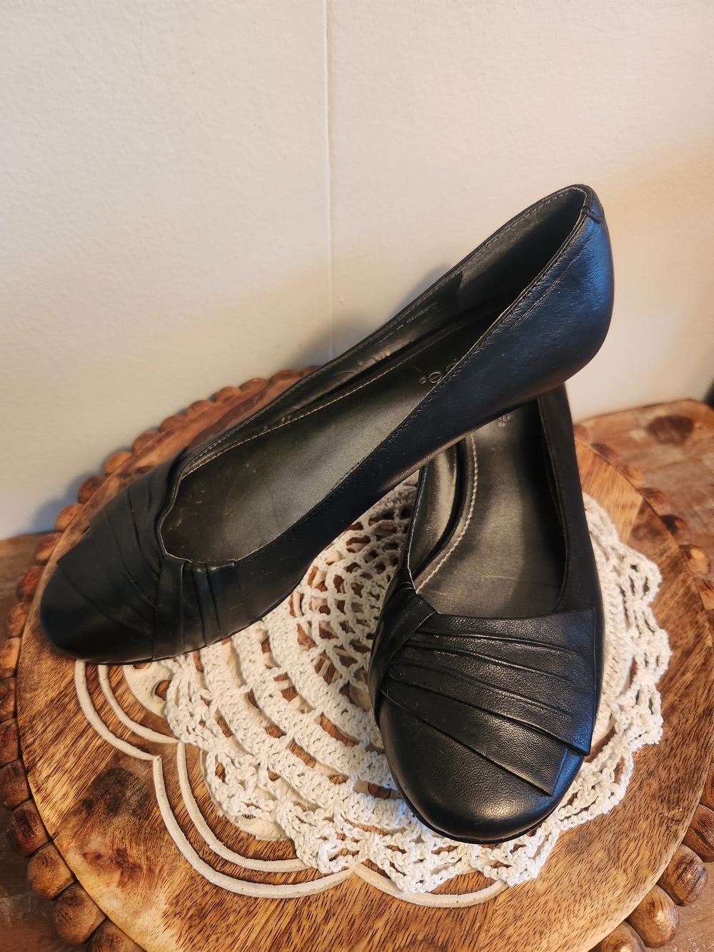 Maripe Black Leather Women’s Pleated Toe Ballet Flats